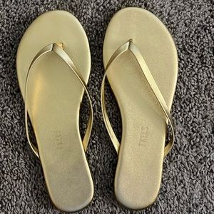 Brand new size 6 gold Tkees